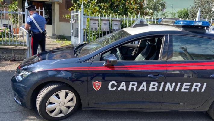 Si ferisce mentre tenta, con i complici, un furto in un’abitazione in via Smagliati