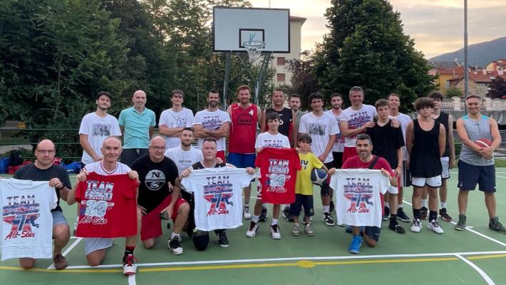 Bedonia, Vecchie glorie e giovani promesse per il nuovo campo da basket e calcetto al Parco Cattaneo