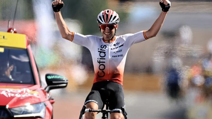 Tour, Izagirre vince la dodicesima tappa dopo una fuga solitaria. Vingegaard resta in giallo. Domani il Grand Colombier