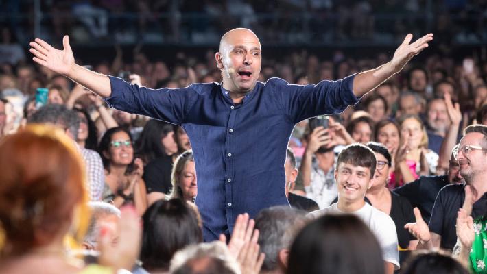 Checco Zalone derubato a Padova: «Mi hanno aperto l’auto per farmi sentire a casa»