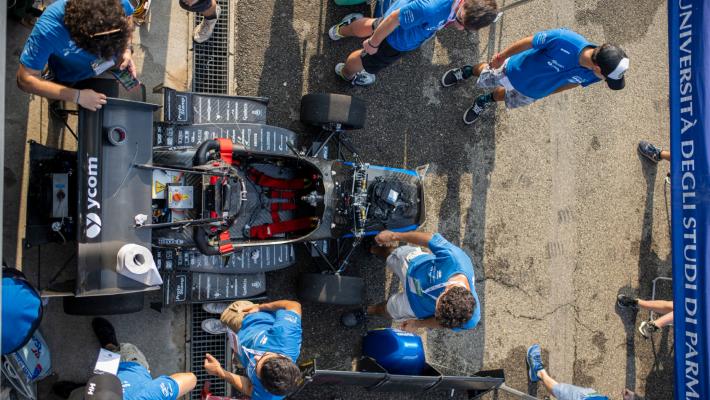 Sipario alzato, il paddock brulica: seconda giornata di  Formula Sae 