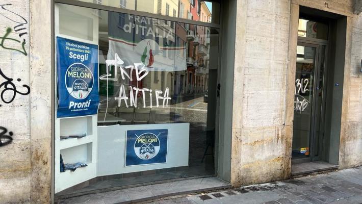 Imbrattata ancora la sede di Fratelli d'Italia. Bocchi: "Noi andremo avanti, non ci spaventano" - Video