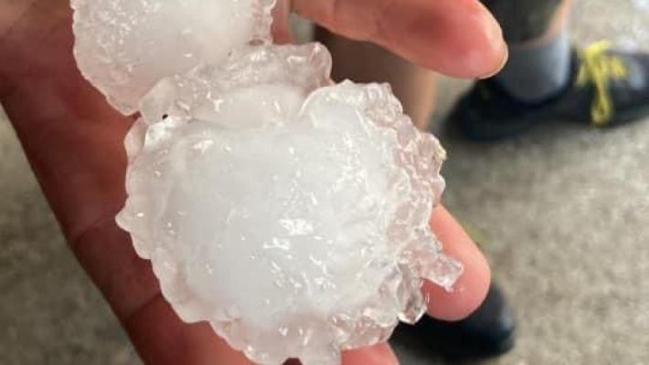 Forte grandinata su Milano: "Chicchi grossi come palle da biliardo"
