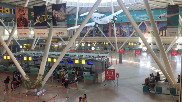Olbia, pista rovente. Tre voli dirottati verso Cagliari e Alghero