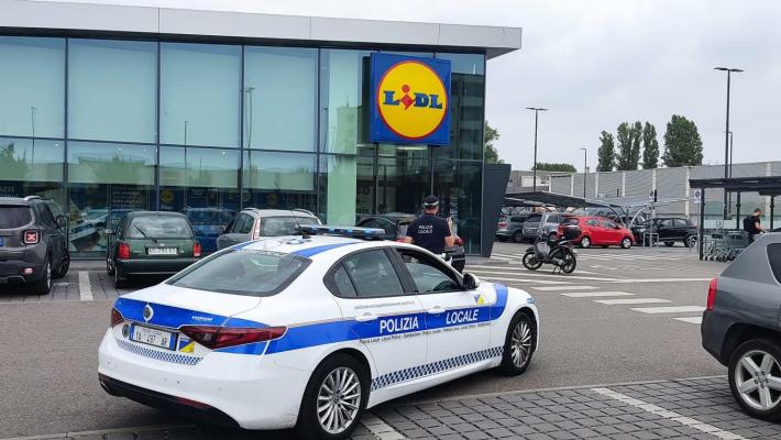 Tenta di rubare in un supermercato al San Leonardo Fermato e denunciato a piede libero dagli Agenti di Comunità 