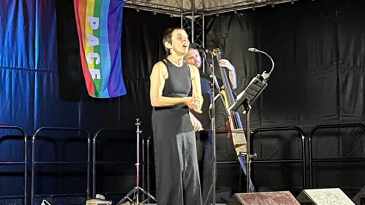«Futura umanità» di Mara Redeghieri. La voce dell'anima che incanta nella notte   
