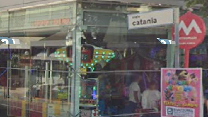 Turista cade dal balcone di un hotel a Rimini, è grave. In Gallura un uomo in vacanza muore mentre corre 