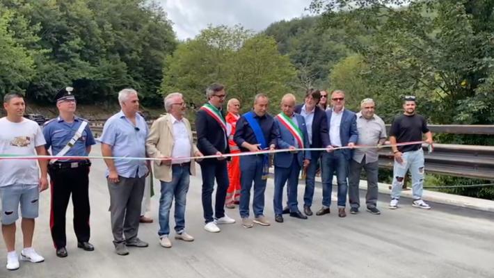 Appennino sicuro, riapre (con i nuovi guardrail) il ponte “Taro III” tra S. Maria del Taro e Bedonia