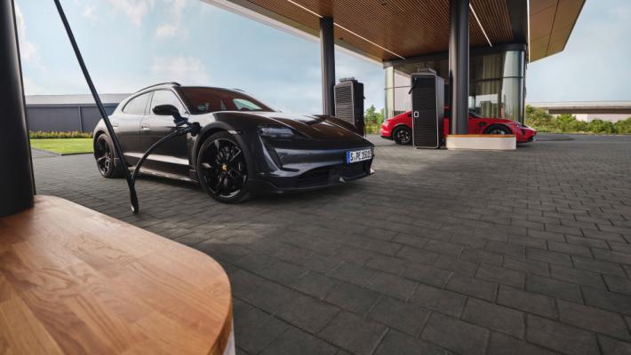 Porsche Taycan record: 1844 km in 29 ore e 15'