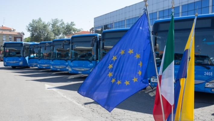 Abbonamenti bus scontati al 50% per famiglie in difficoltà