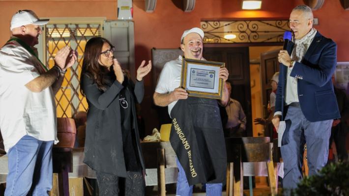 La Latteria fratelli Brugnoli di Bardi vince il Palio del Parmigiano Reggiano di Casina