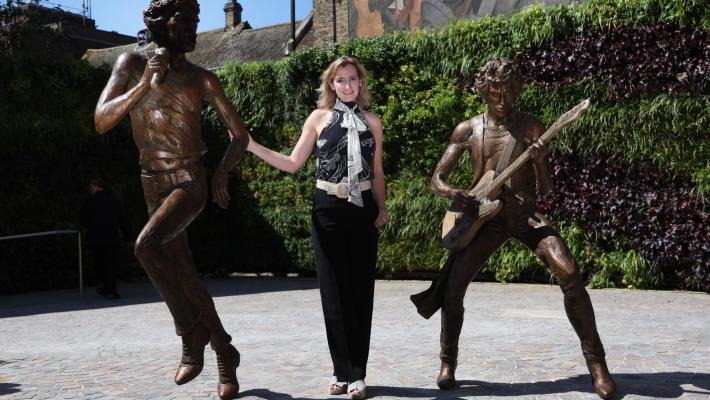 Nella loro città natale, inaugurate le statue di Mick Jagger e Keith Richards