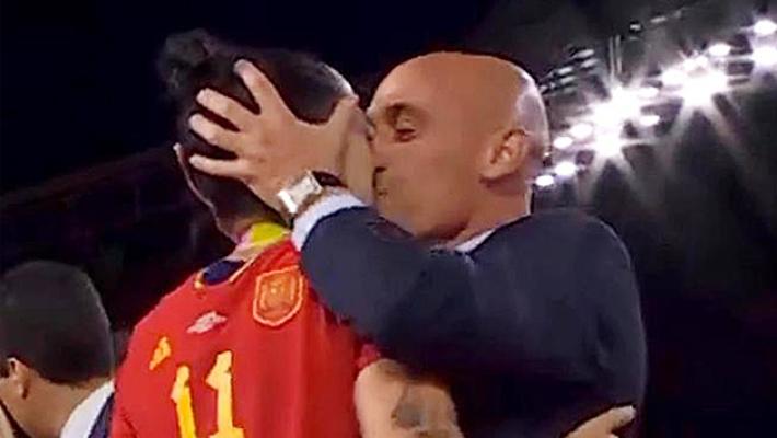 La Fifa sospende per 90 giorni il presidente della Federcalcio spagnola Rubiales