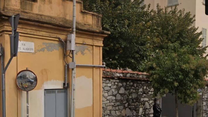 Non pagano il conto e picchiano il ristoratore che li insegue: denunciati due ventenni