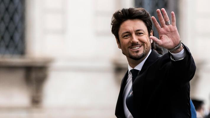 Giambruno, certi politici vanno dietro a un titolo falso