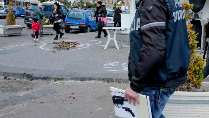 Giovane ucciso all'alba a Napoli, sospettato in Questura