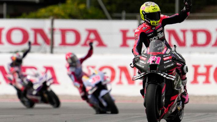 Gp di Catalogna, Espargaro, con l'Aprilia, vince la gara sprint. Bagnaia secondo