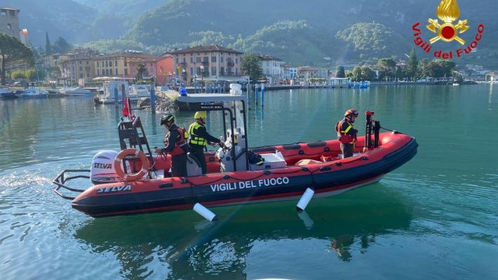 Continuano le ricerche della 20enne caduta  dalla barca per una manovra azzardata dispersa nelle acque del lago Iseo