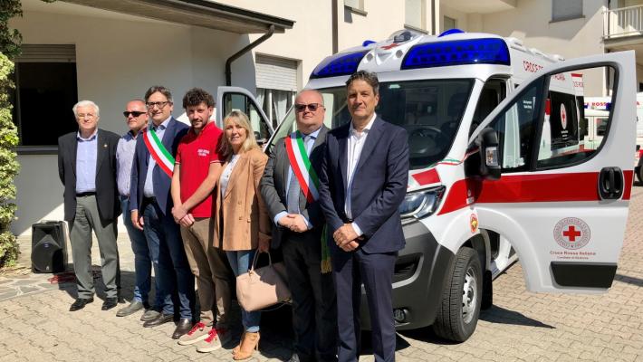 Crédit Agricole dona un'ambulanza alla Cri