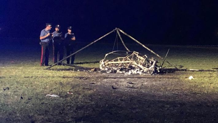 Tragedia a Basilicanova, precipita un deltaplano: due morti carbonizzati
