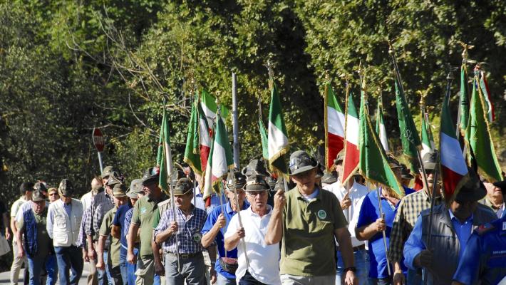 Ramiola in festa per i 50 anni delle penne nere 