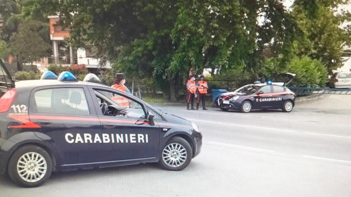 I Carabinieri hanno denunciato un 35enne per oltraggio e violenza ad incaricato di pubblico servizio e per interruzione di un servizio di pubblica utilità