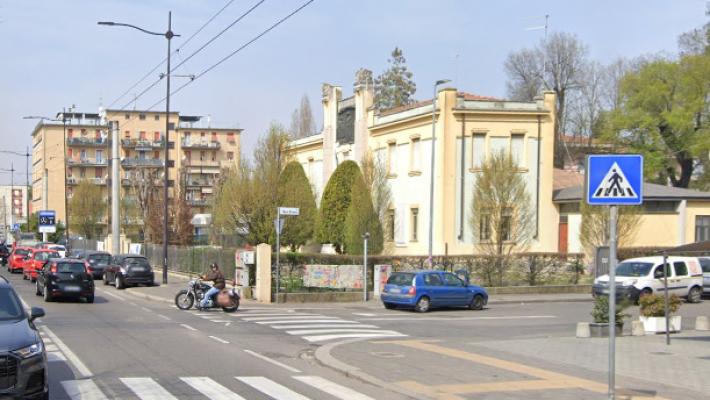 Scontro auto-scooter in  via Emilio Lepido: un ferito al pronto soccorso