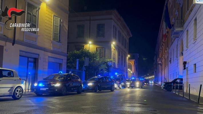 Castelnovo Monti, picchia la moglie e si scaglia contro i carabinieri: arrestato
