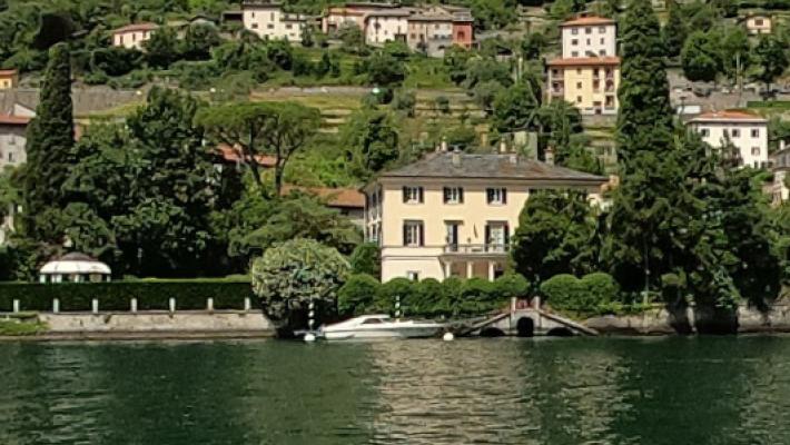 Amal preferisce la Costa Azzurra, George Clooney vende Villa Oleandra sul lago di Como