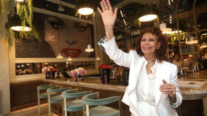 Sophia Loren cade nella sua casa a Ginevra, annullati impegni