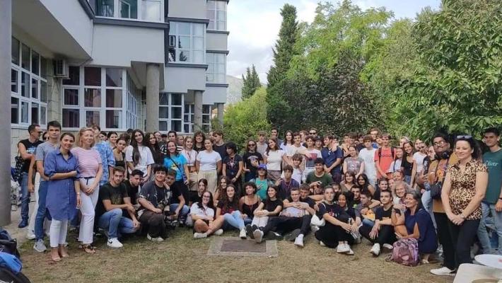 Quei sogni cancellati dall'odio per il «diverso». Il racconto dei 75 studenti parmigiani in Bosnia