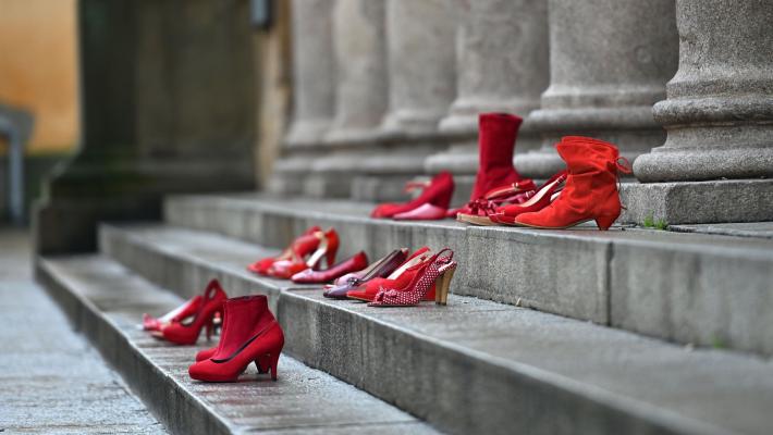Serie B, pallone rosso nel turno del 25 novembre contro la violenza sulle donne