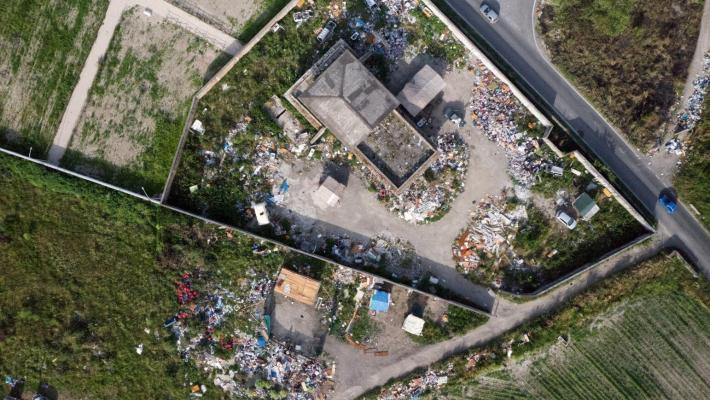 Spari contro campo nomadi a Caivano
