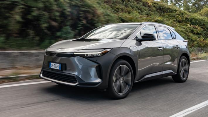 Anche Toyota ha l'e-Suv