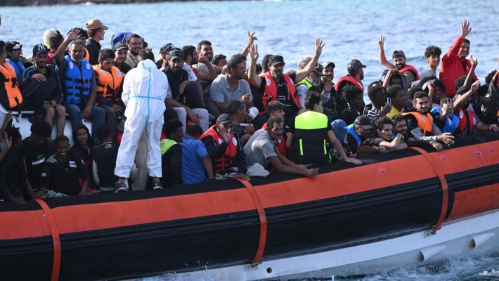 Coppia di bolognesi salva barca con 27 migranti a Lampedusa