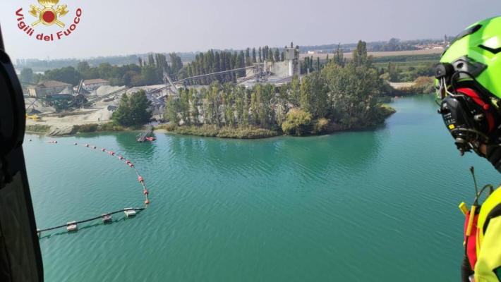 Elicottero caduto nelle acque a Ferrara: si cerca ancora un disperso, sul posto anche i carabinieri del Ris di Parma 