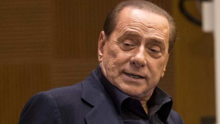 Il silenzio totale che isola il ricordo di Berlusconi