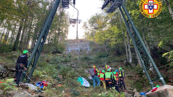 Lagdei, cade dalla seggiovia e precipita a terra dopo un volo di 6 metri: l'elisoccorso lo ha trasportato al Maggiore  - Foto