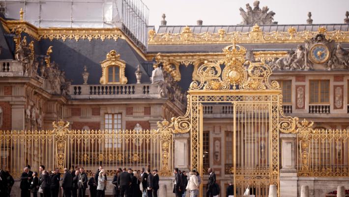 Parigi, evacuata per la terza volta la Reggia di Versailles 