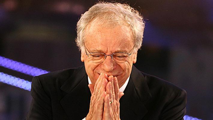 Vende una scultura falsa senza saperlo, assolto Johnny Dorelli