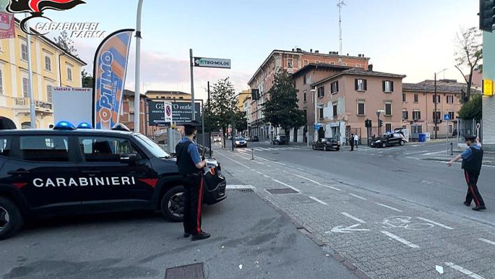 PARMA: NON SI FERMA ALL’ALT DENUNCIATO GIOVANE REGGIANO