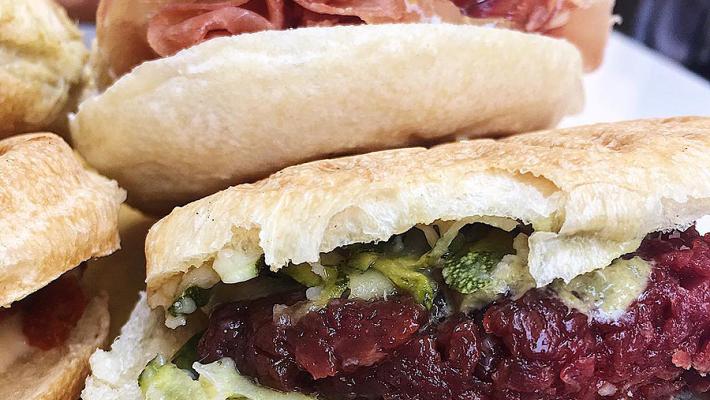 Mama Bottega & piaceri - Quella vegetariana o con il salume: ecco sua maestà la tigella