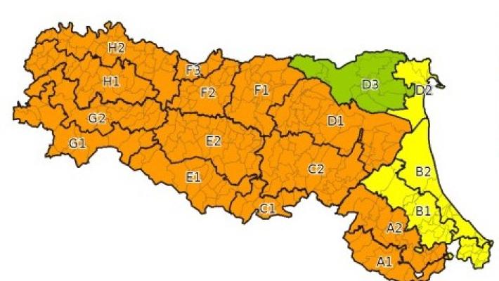 Piene dei fiumi, frane e vento: è allerta arancione. Previsti temporali anche di forte intensità e vento