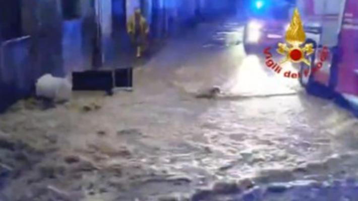 Il maltempo sferza la Toscana: a Prato un morto e allagamenti all'ospedale, esondazioni a Barberino del Mugello e Fivizzano. Danni in A1