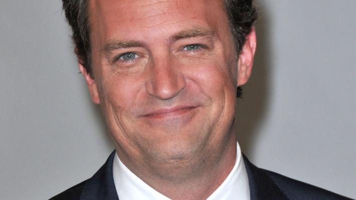  E' morto Matthew Perry, Chandler in 'Friends'. Il corpo trovato nella sua Jacuzzi. Aveva 54 anni