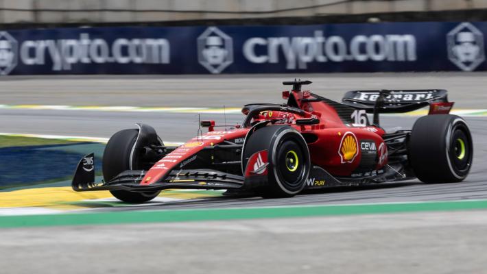 Leclerc va a sbattere durante il giro di formazione: "Uscire così fa male. Serve un viaggio a Lourdes..." 