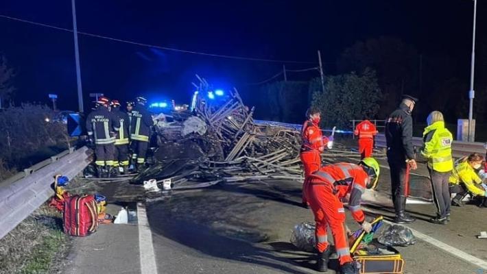 Tragico incidente di Campegine, rintracciato e arrestato l'autista "pirata": è un 39enne di Montecchio. Era alla guida con la patente sospesa. I carabinieri lo hanno trovato in casa ubriaco