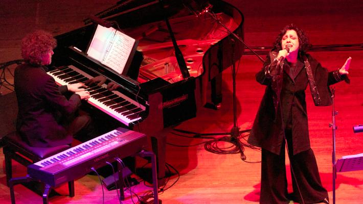 Sold out e standing ovation per Antonella Ruggiero a Mangiamusica