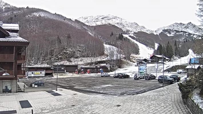 Prima lieve nevicata all'Abetone, imbiancate le cime