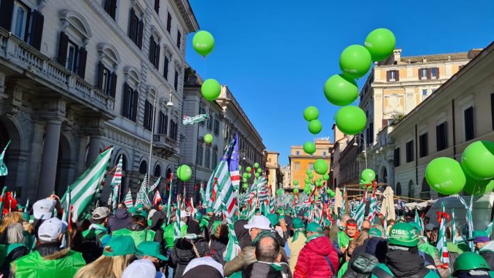 Cisl, folta rappresentanza di Parma alla manifestazione nazionale di Roma